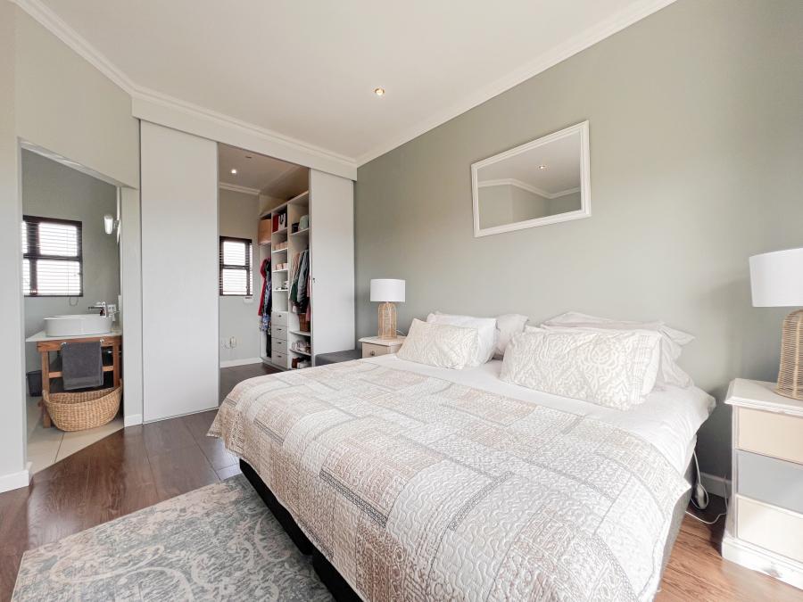 5 Bedroom Property for Sale in Myburgh Park Western Cape